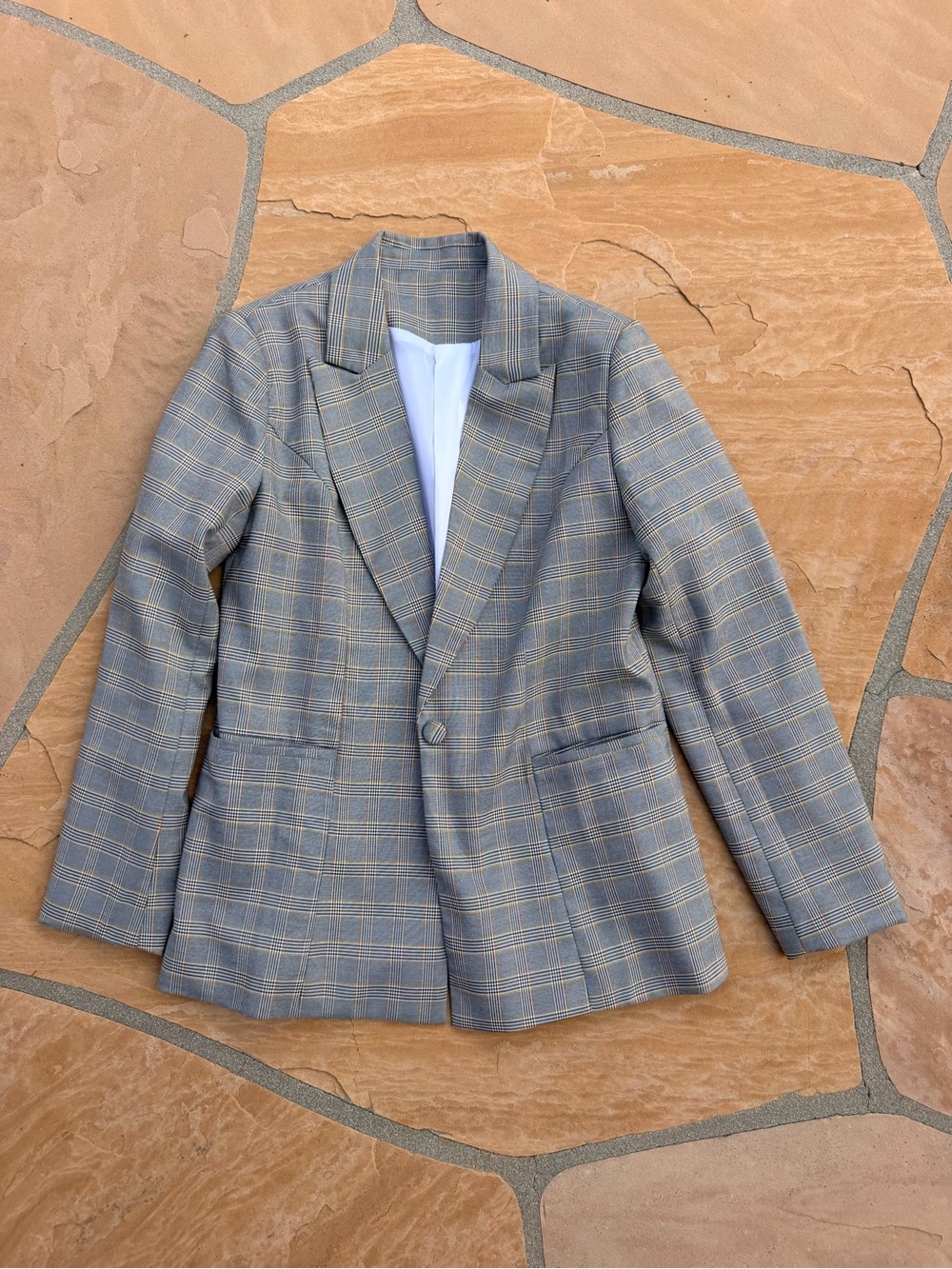 Tailored Plaid Single-Button Blazer in Gray and Tan